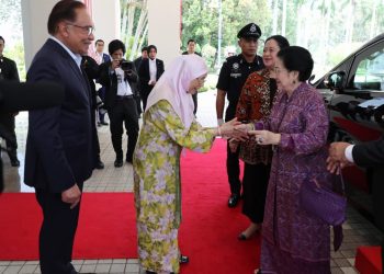 PM Malaysia Sambut Hangat Megawati dan Keluarga