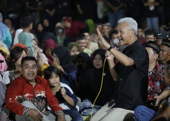 Guyuran Hujan Pantang Surutkan Tekat Warga Kulon Progo Sambut Ganjar Pranowo