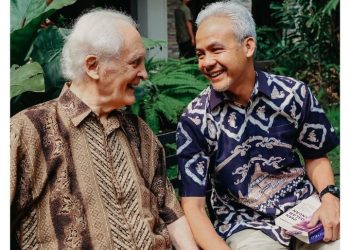 Datangi Romo Magnis, Ganjar Pranowo Dihadiahi Buku “Etika Politik”