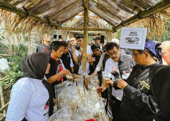 Mahfud MD Buka Festival Layangan dan Pasar Sembako Murah di Bandung Barat