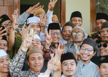 Keliling Jatim, Mahfud MD Jumpa Kiai, Santri, dan Ziarah ke Makam Gus Dur