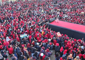 Siti Atikoh Suntik Semangat Juang Belasan Ribu Perempuan Pendukung Ganjar di Kampung Halaman Jokowi-Gibran