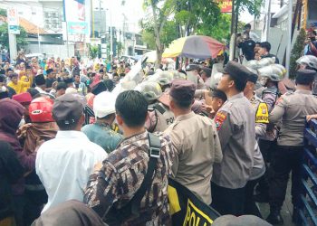 Aksi Warga Gunung Rancak ke Kantor BRI Sempat Memanas, Dua Pendemo Diamankan