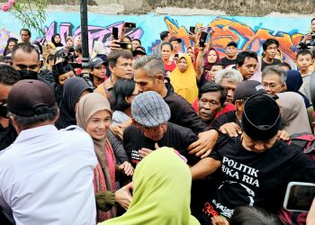 Kunjungi Rumah Masa Kecil Ganjar, Siti Atikoh Disambut Meriah Warga