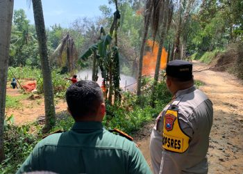 Sumur Bor Keluarkan Api Setinggi 6 Meter di Pamekasan, Warga Diminta Jauhi Lokasi