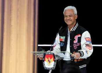 Ganjar Akan Naikan Gaji Guru-Dosen dan Percepat Sertifikasi