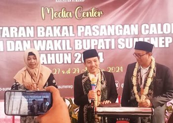 Kiai Fikri – Kiai Unais Resmi Daftar ke KPU Sumenep