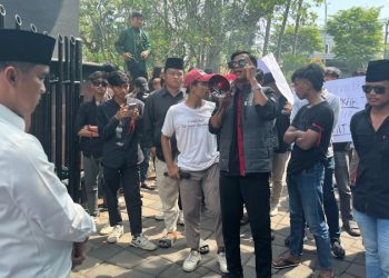 Persoalkan Kinerja Bupati Bangkalan, Himaba Demo Depan Pemkab