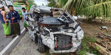 Ambulans Tabrak Truk Tangki di Camplong, Sopir Meninggal