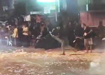 Live TikTok Adu Petasan di Sepulu Bangkalan Dibubarkan Polisi