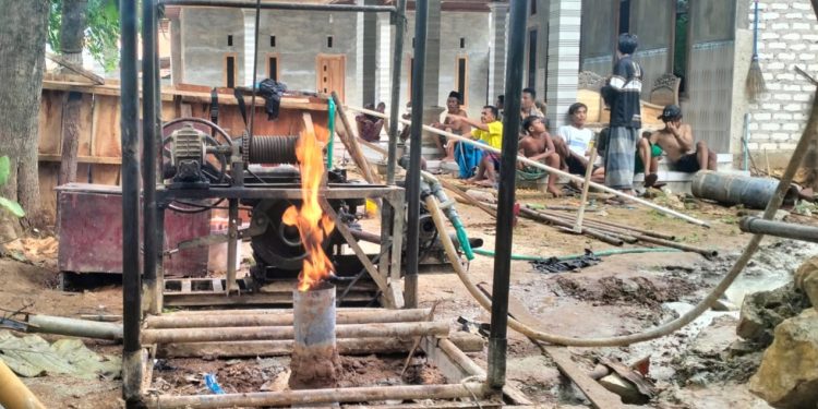 Sumur Bor Keluarkan Gas Gegerkan Warga Karduluk Sumenep